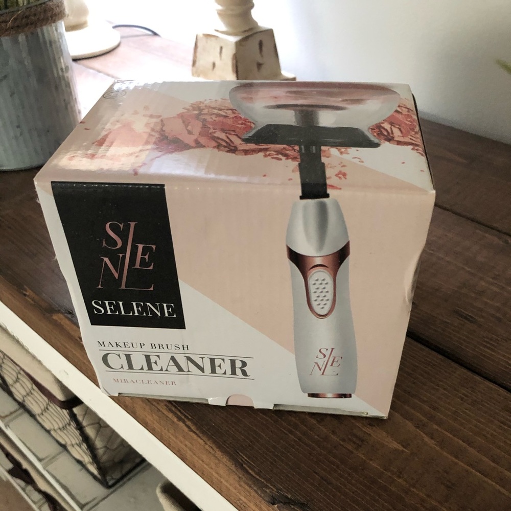 Selene makeup 💄 brush cleaner